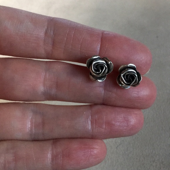 🎉HP🎉New! Sterling Silver Rose Stud Earrings - Picture 7 of 8
